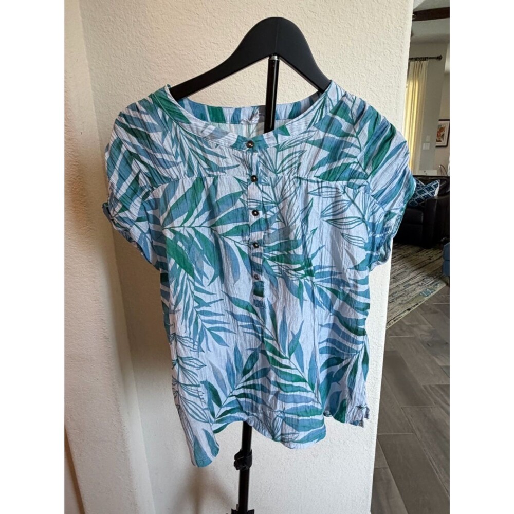 Westbound Short-Sleeve Tropical Leaf Button-Front Top in Teal & White M